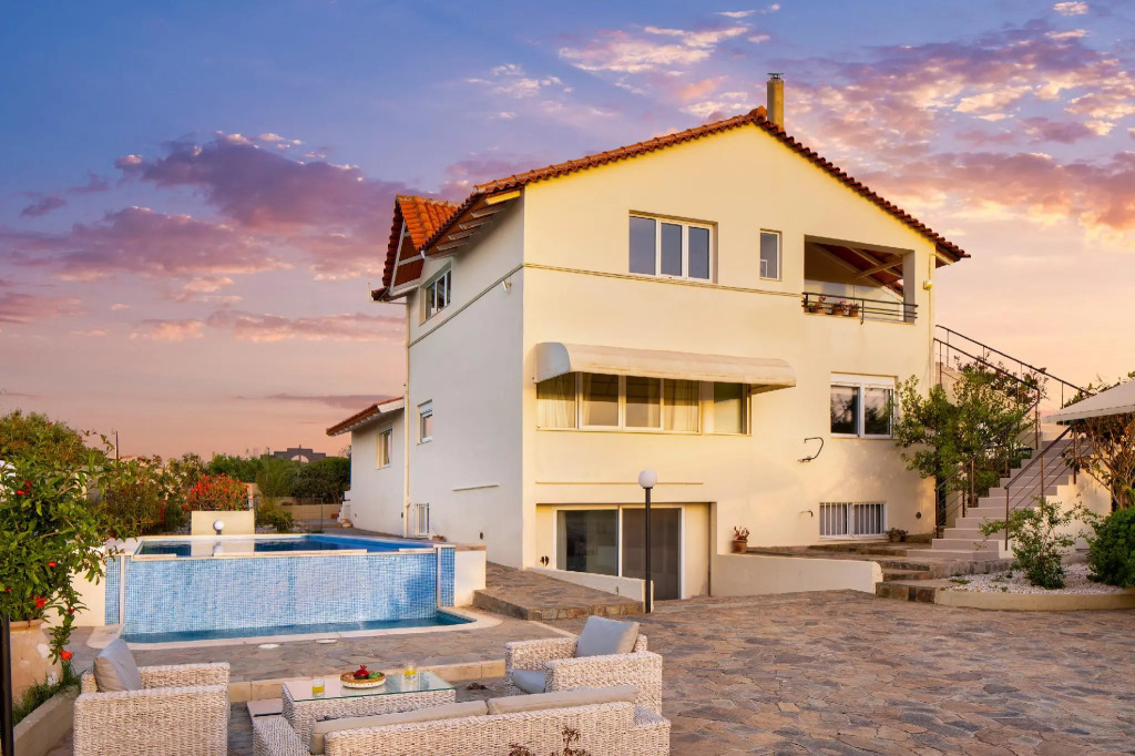 Villa Elihrisos-a 225sqm villa/private heated pool