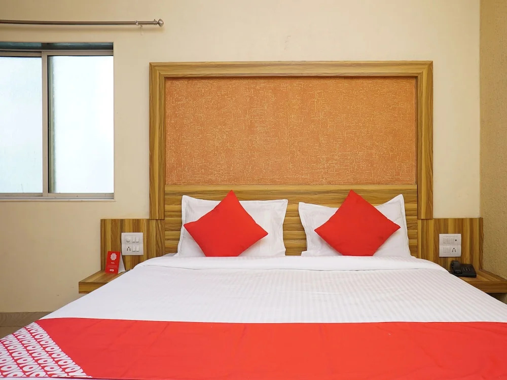 OYO 19792 Shivneri Motels
