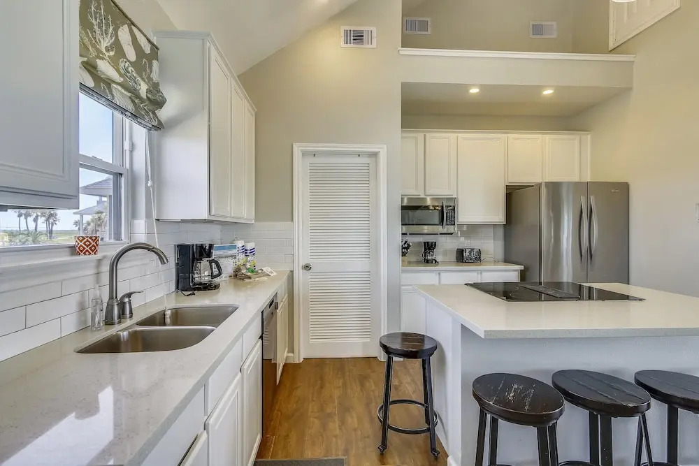 Kahala 11835 - 6 Br Home