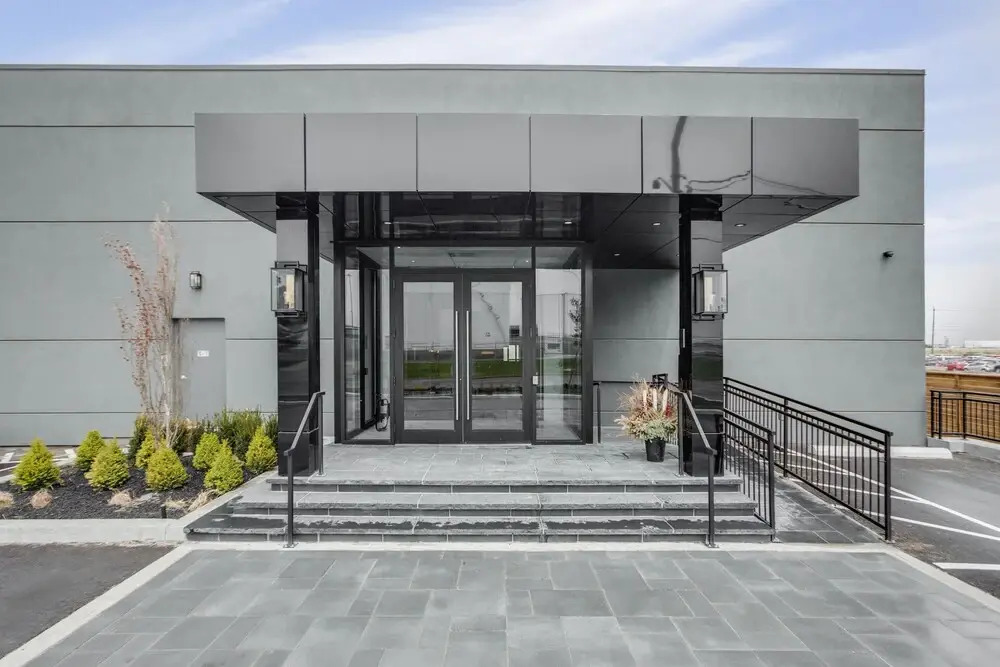 Dream Suites Near YYZ Airport