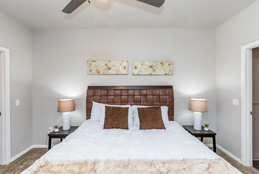 Executive 3 BR King, Close to Kierland & TPC w Parking 1025
