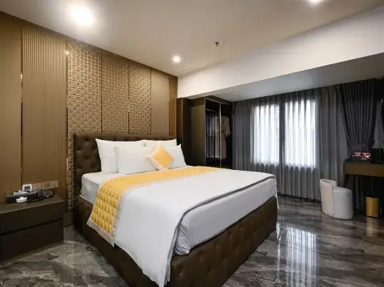HANZ The Moon Hotel 1