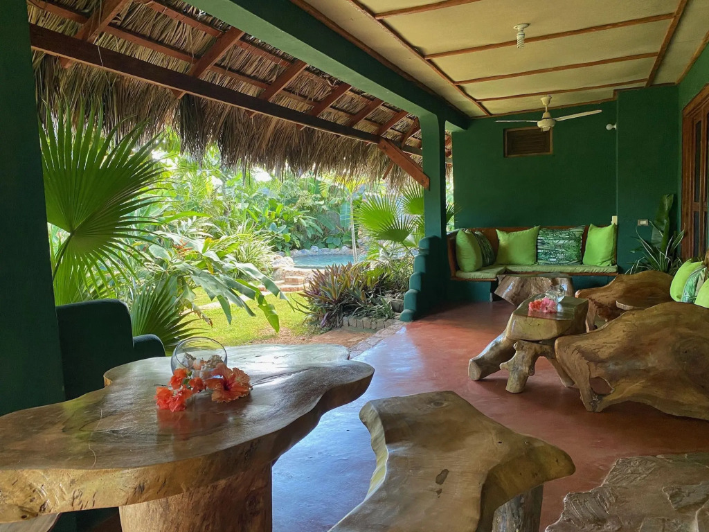 CHALET TROPICAL Hotel & Pool Bar Restaurant