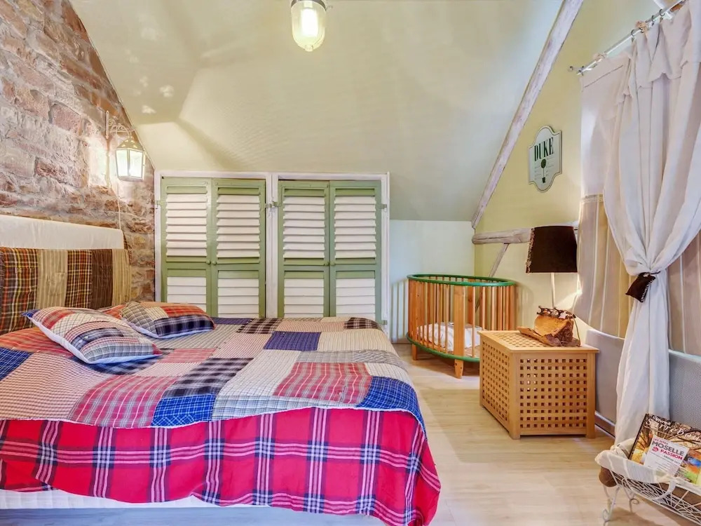 Holiday Home in Auvergne with Roofed Garden and Terrace