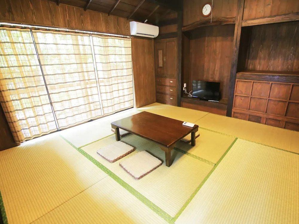 Ryukyukominka Shinasaki