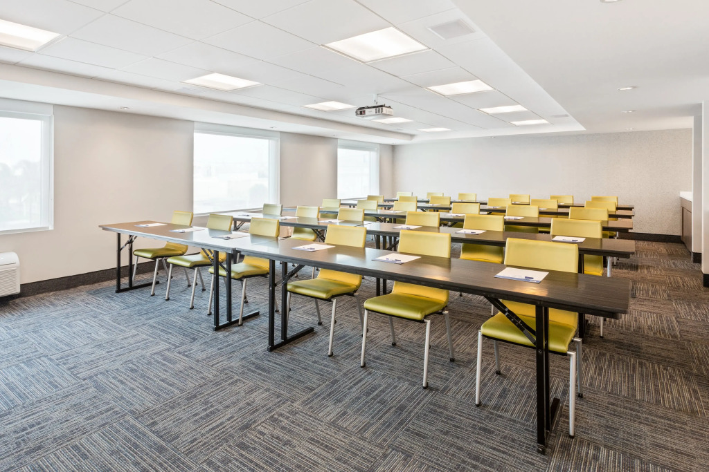 Holiday Inn Express Ft Lauderdale Cruise-Airport by IHG