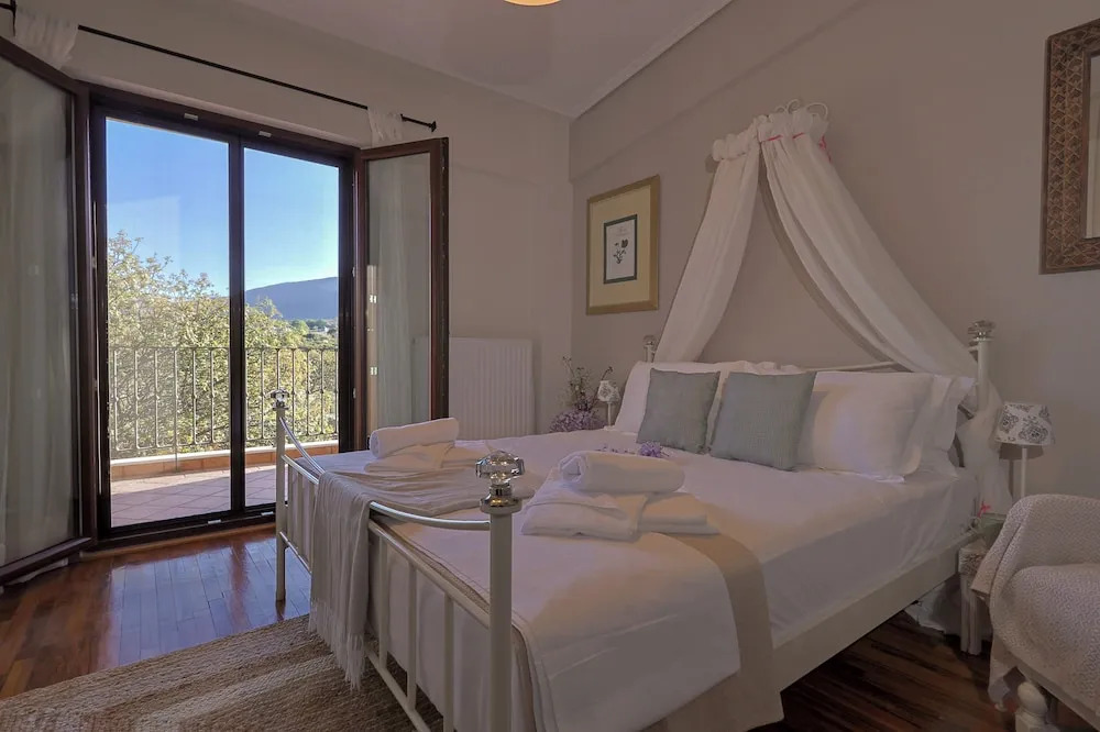 Οlives and Vines Retreat Villa