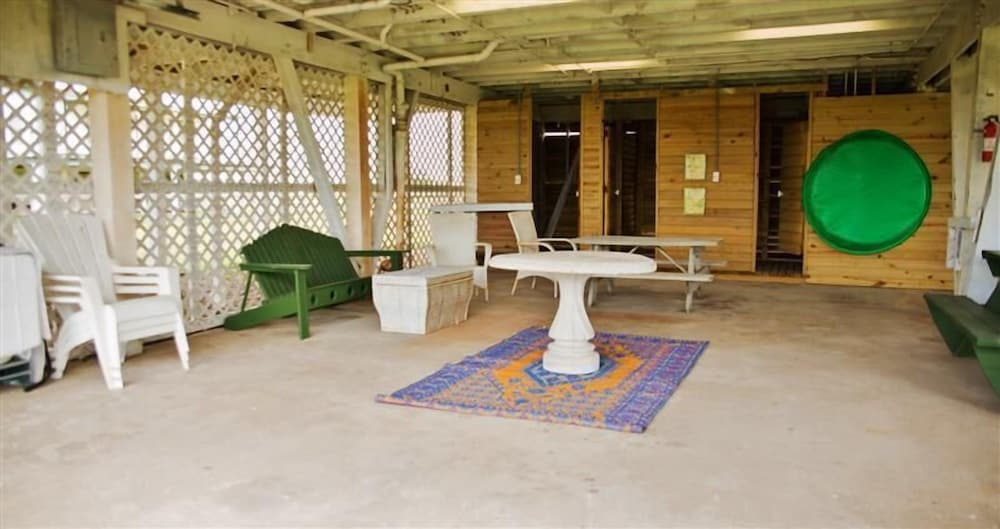 Spacious Retreat W/expansive Yard & Beach Access!