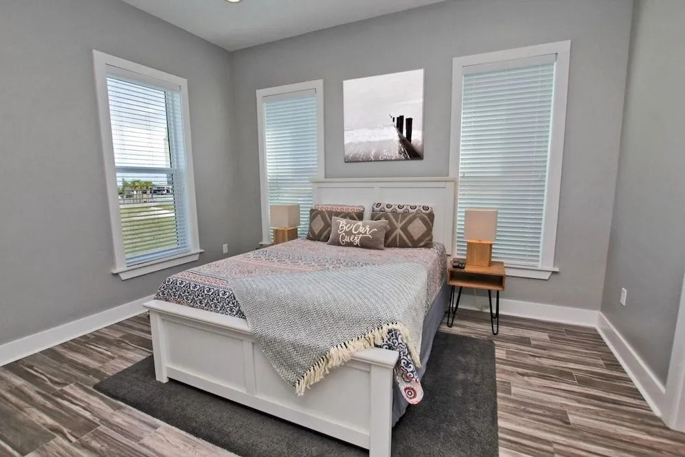 Hang 10 East Point Cottages Unit H by Youngs Suncoast