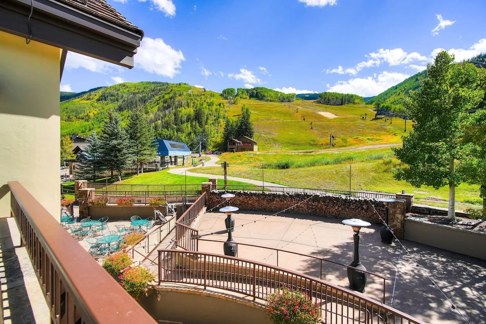 Golden Peak Luxury 4 BR Penthouse - Ski-in/out by RedAwning