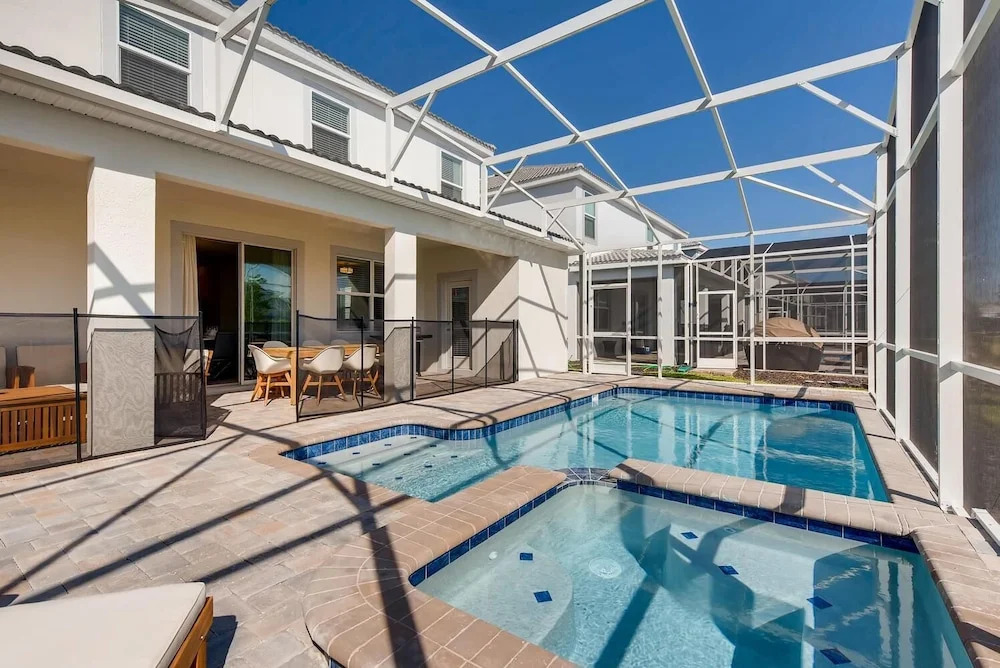 1557 MC - 6BR Poolside Paradise: Ultimate Fun!