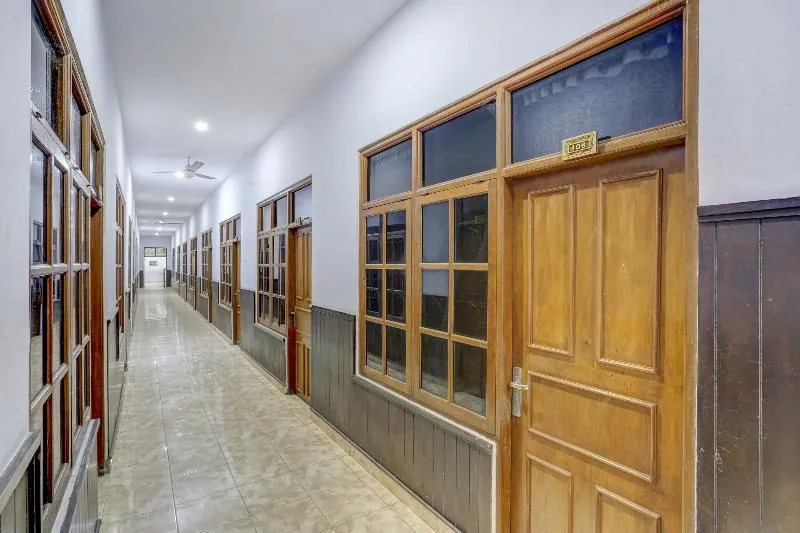 OYO 90201 Hotel Bina Artha