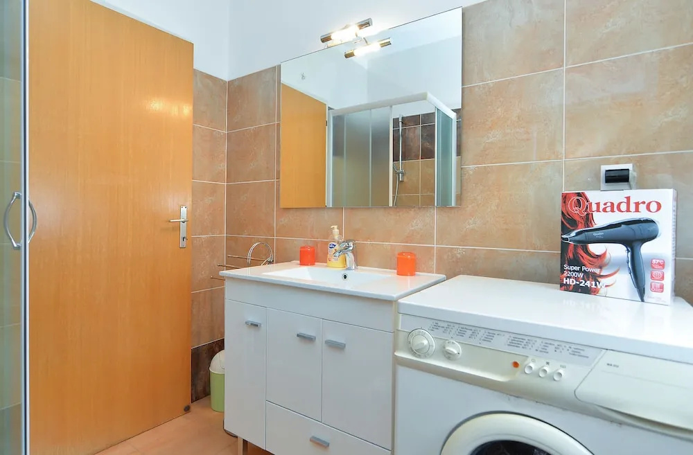 Apartment 1552