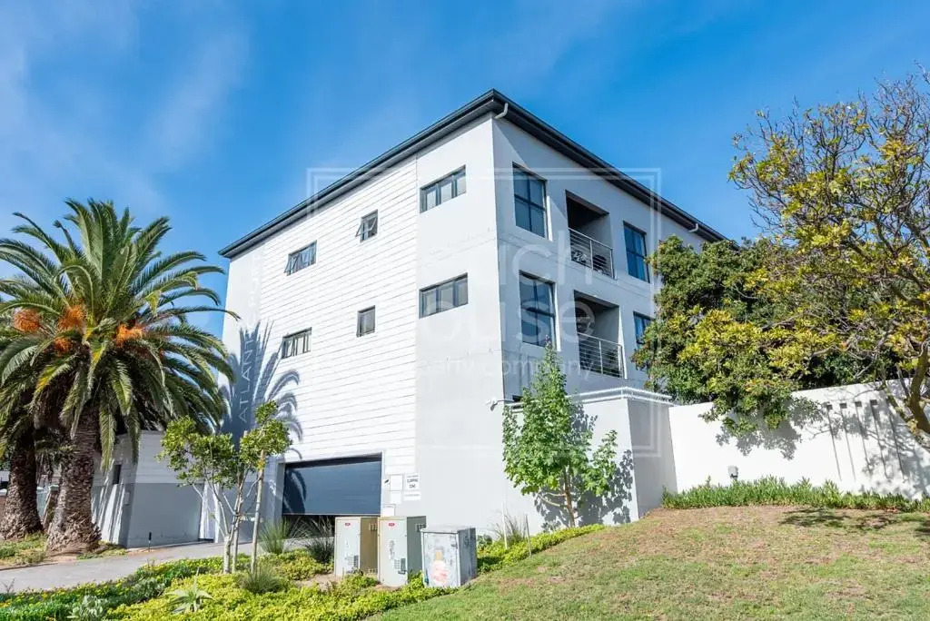 Warm Contemporary 2-bedroom apartment- Blouberg, Cape Town
