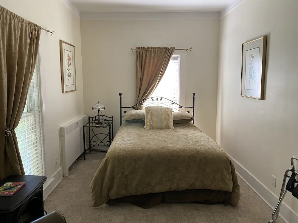 Monroe Manor Inn