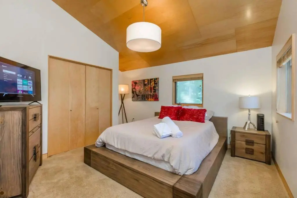 Tahoe Donner Luxury 4BR+2 lofts, Hot tub 3100 sqft