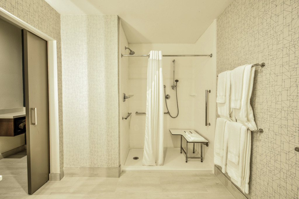 Holiday Inn Express & Suites Dallas NW - Farmers Branch by IHG