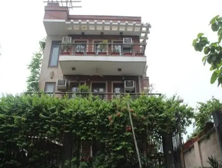 Redbrick villa