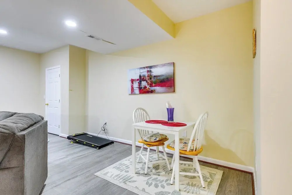 Pets Welcome! Cozy Family Apartment in Sterling