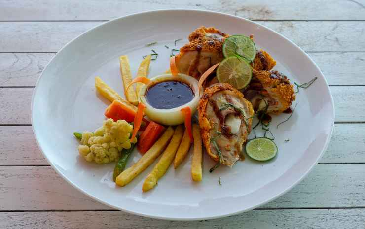 Warna Beach Hotel