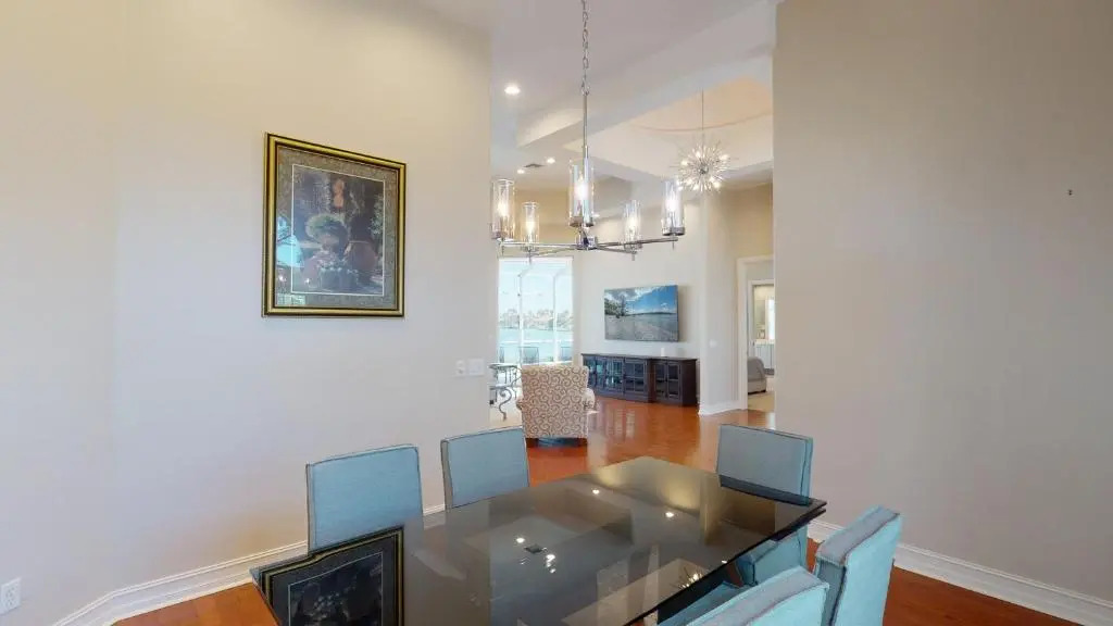 Luxury Rental Walkable To Beach With Wide Water Views I Pet Friendly