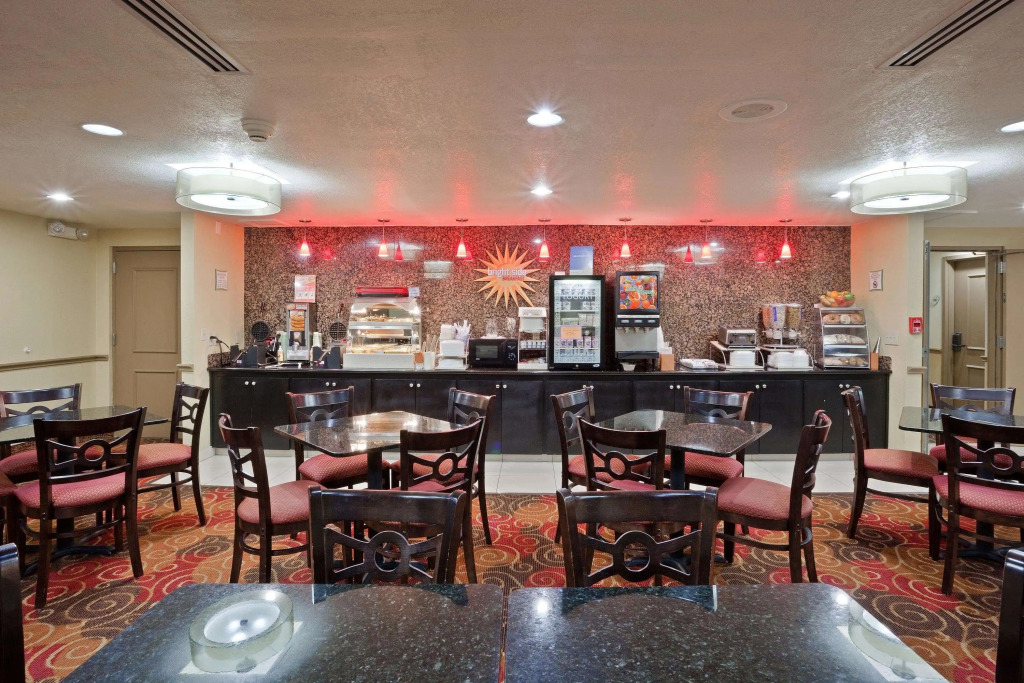 La Quinta by Wyndham Salina