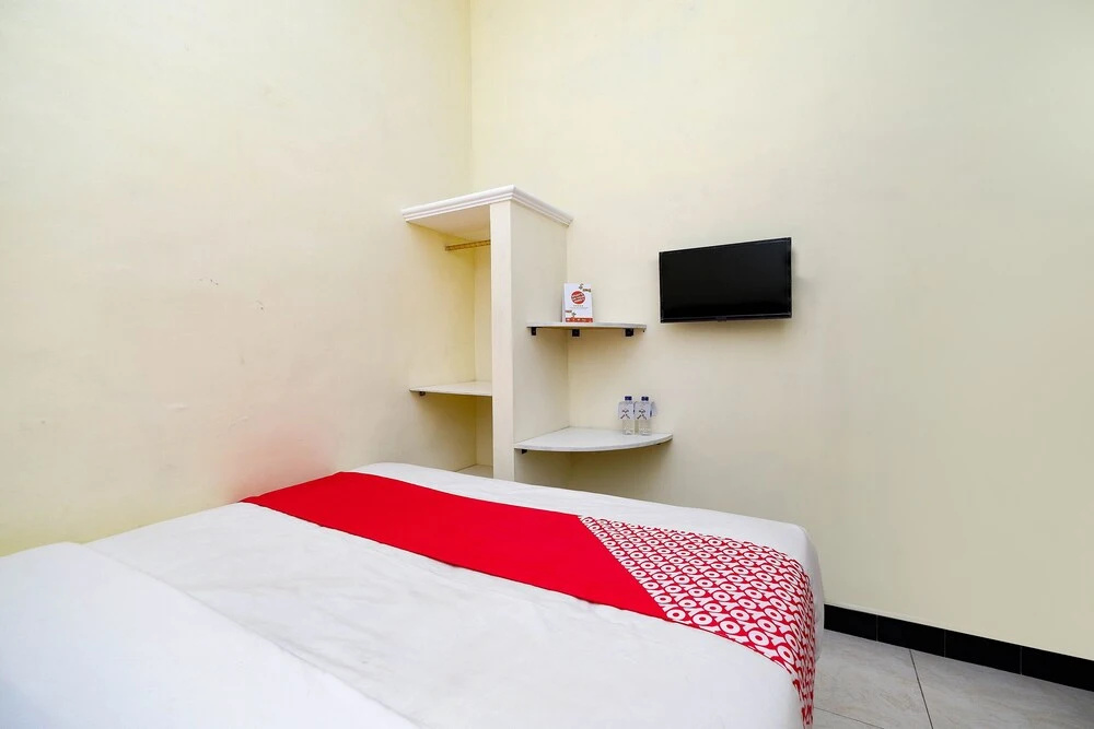 Santana Guest House by OYO Rooms