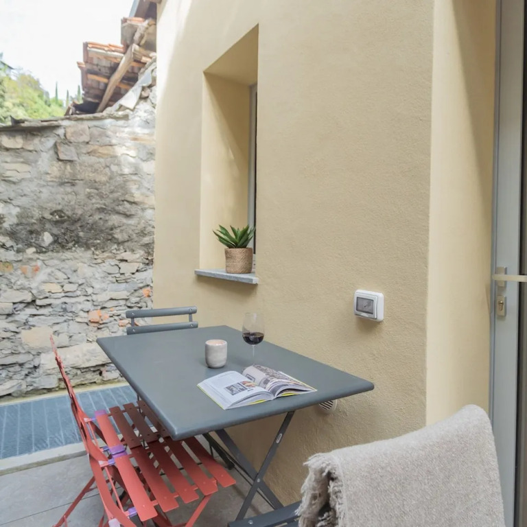 Urios Castle Suites by Rent All Como