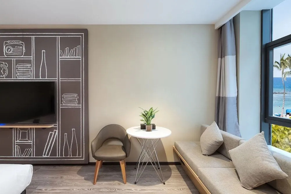 Ibis Nanjing Jiangbei Hongyang New Area Red Sun Plaza Hot