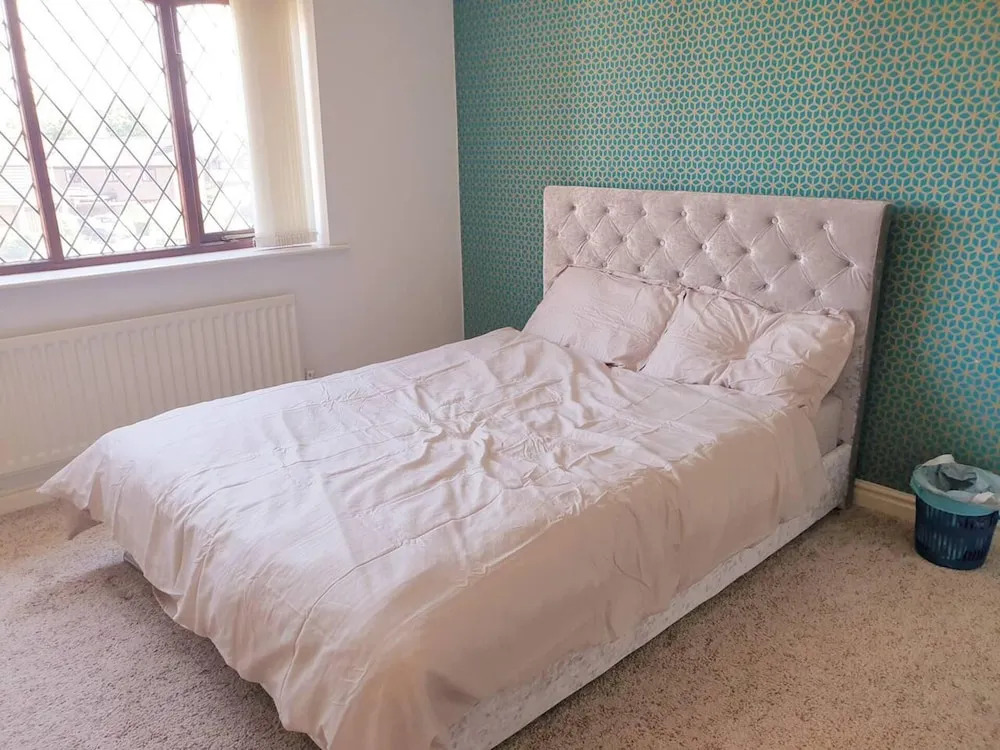 Lovely 4-bed , 3 Bath Villa in Bolton, Manchester