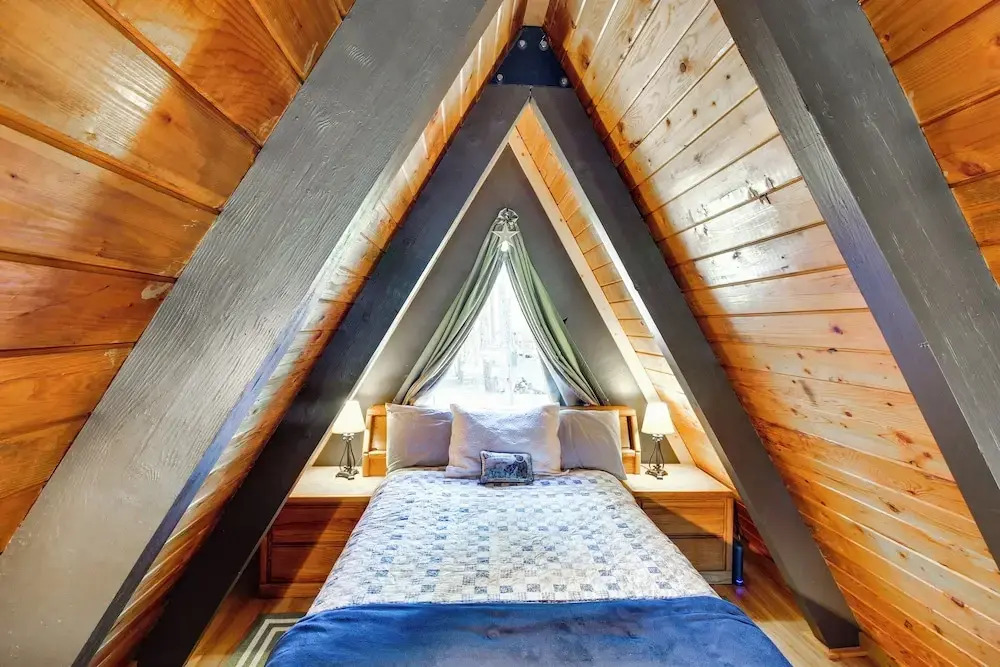 A-frame Cabin w/ Deck & Grill in Pinetop!