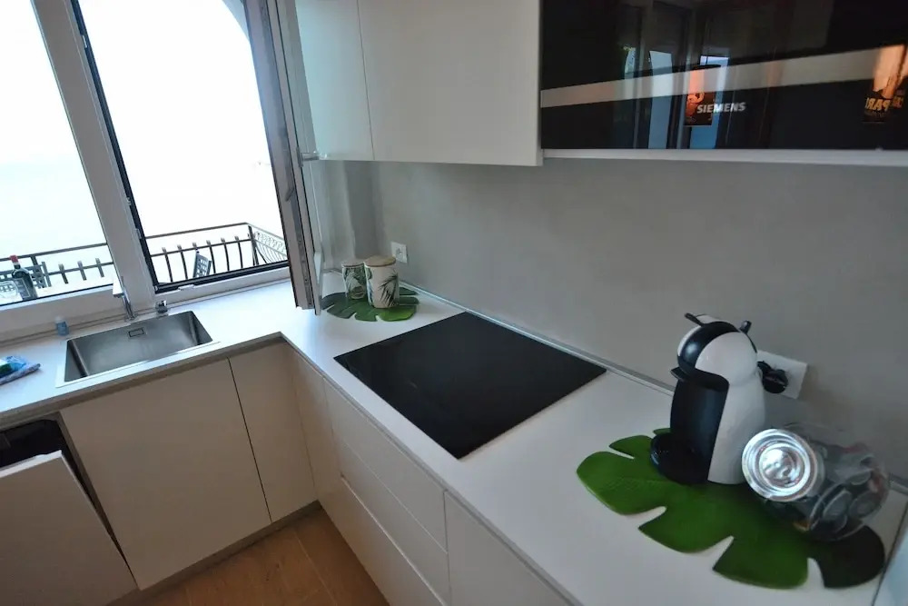 Leonardo Walsh Apartment With Lake View