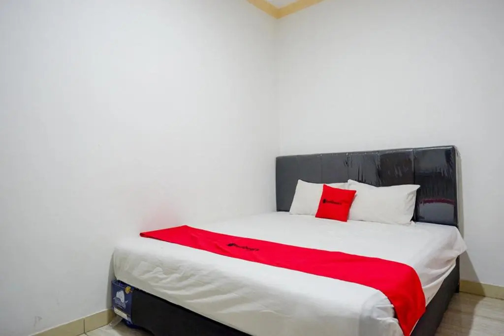 RedDoorz near Universitas Negeri Makassar 3