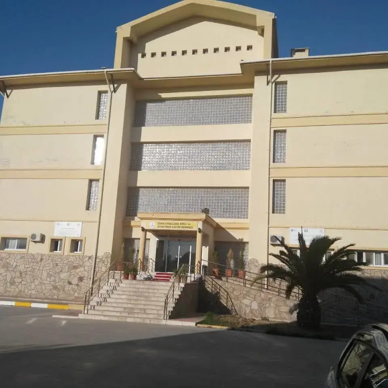 Izmi̇r Uygulama Oteli̇