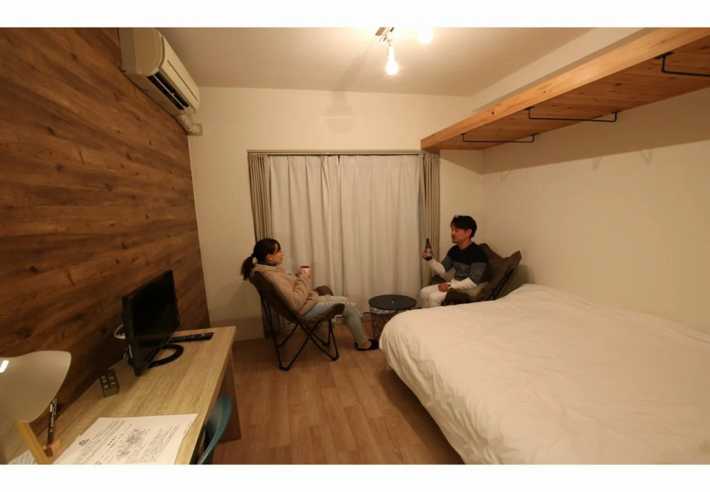 365BASE outdoor hostel
