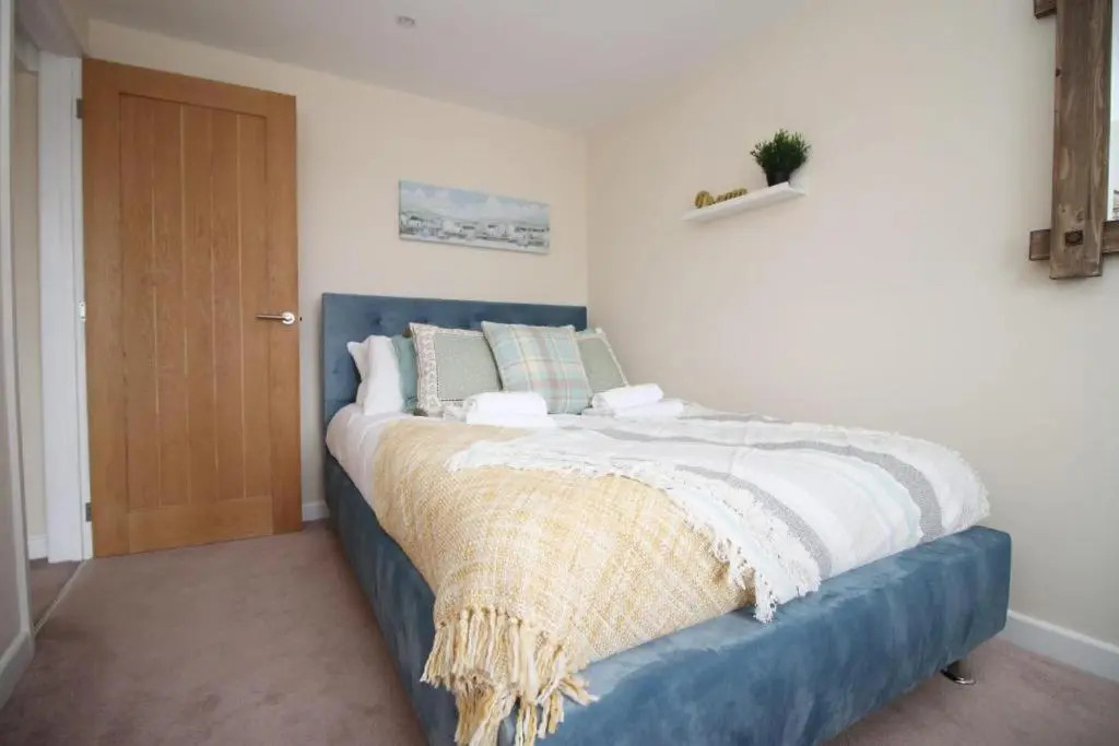 Cliftonmeade by Mia Living 2 bedroom apartment with free parking