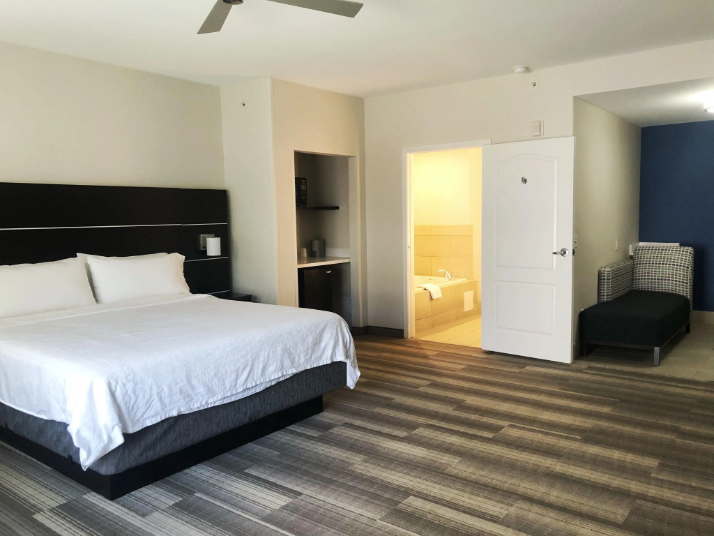 Holiday Inn Express & Suites El Dorado Hills by IHG
