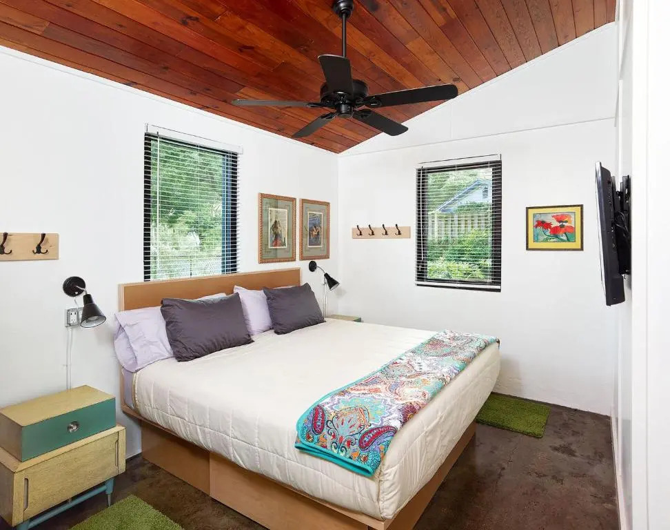 Folly Vacation 202 Beach Bungalow with all-new amenities