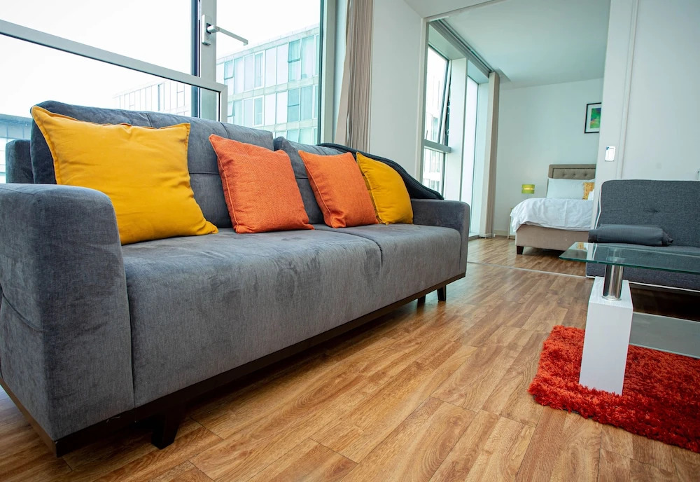 Chelsea Suites Central Milton Keynes - Sleeps 4