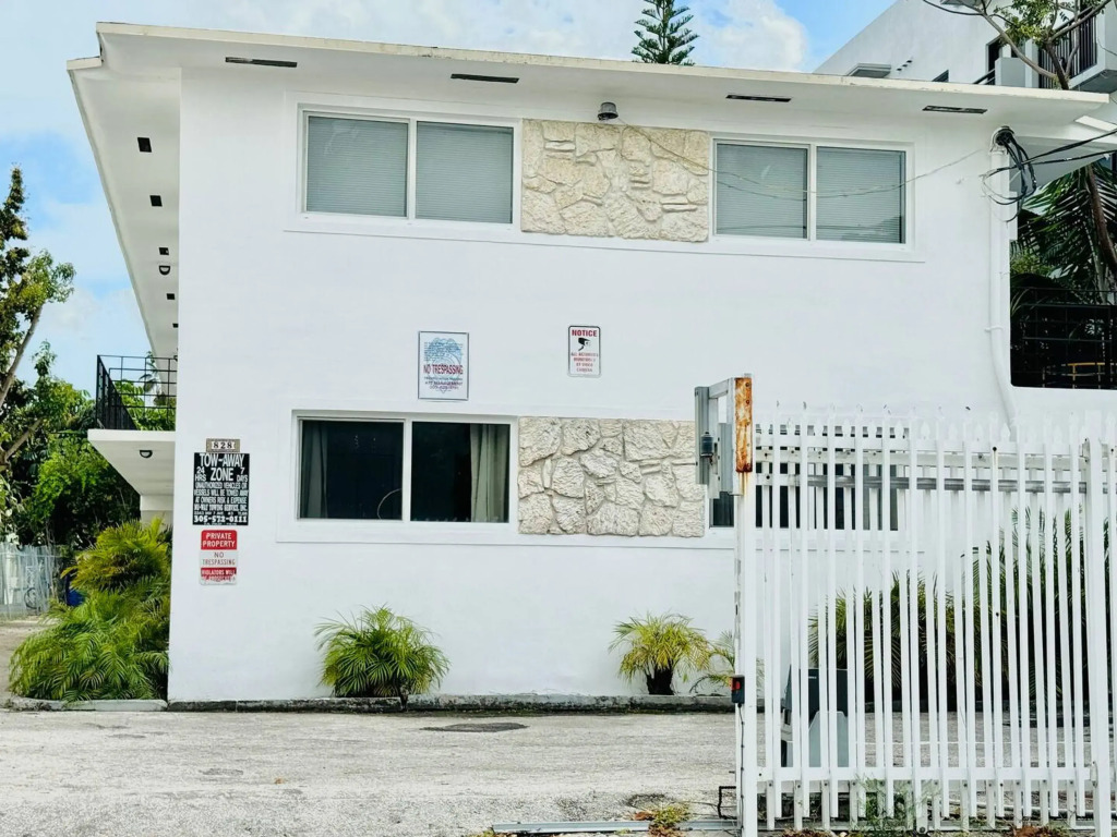 Miami Magic Cozy 2-bedroom Getaway in the City