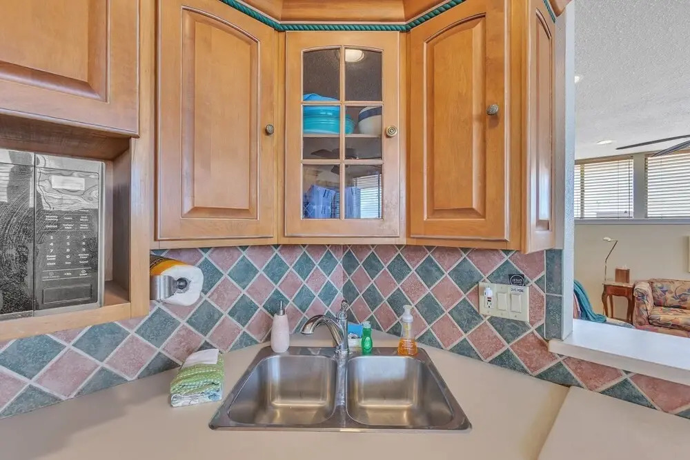 Relax At The Retreat On 62nd Street 2 Bedroom Apts by Redawning