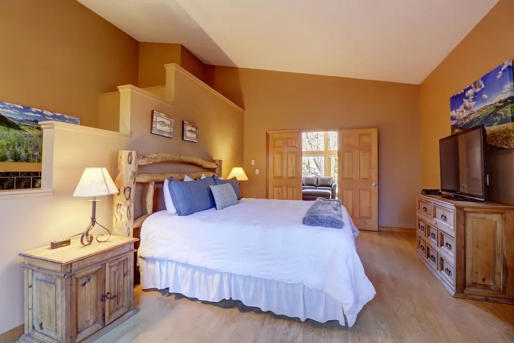 334 Willow Lake Ct. 4br W/loft 3ba 4 Bedroom Townhouse