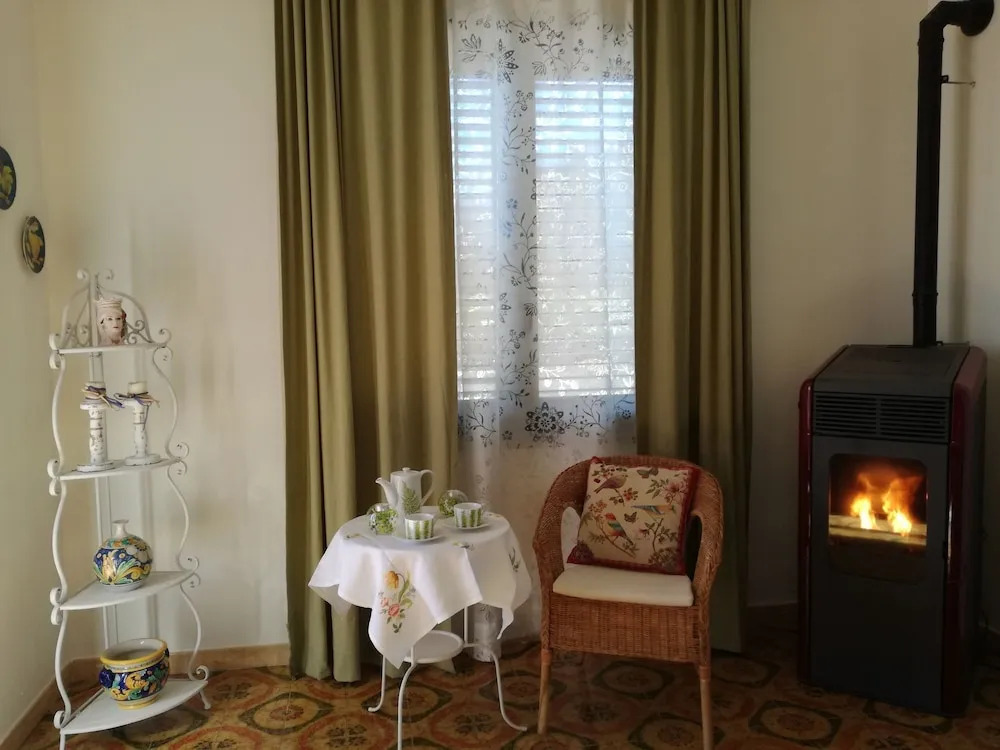 Independent House With Private Swimming Pool Inside the Natural Park of the Etna