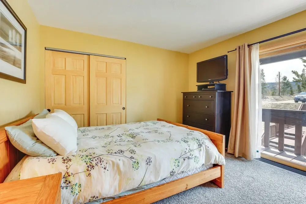 Cozy Winter Park Condo w/ Hot Tub & Shuttle!