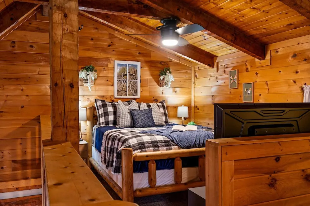 Hot Tub View Pool Table Fireplace Honeymoon