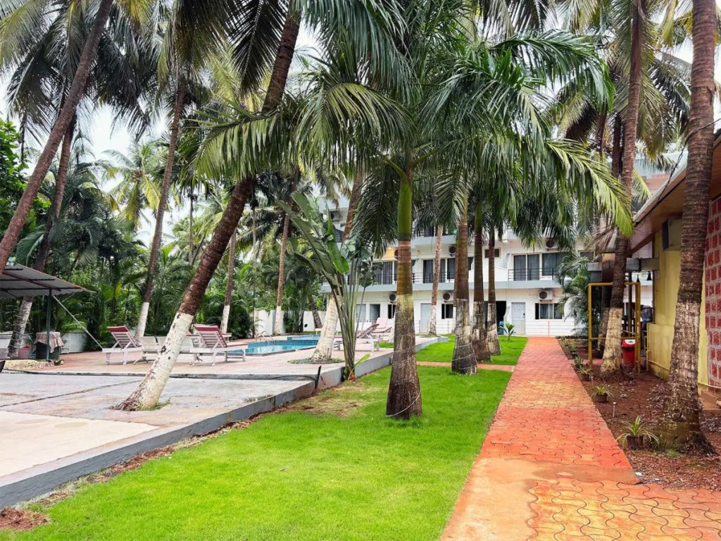 FabHotel Bay Breeze - 800M From Morjim Beach