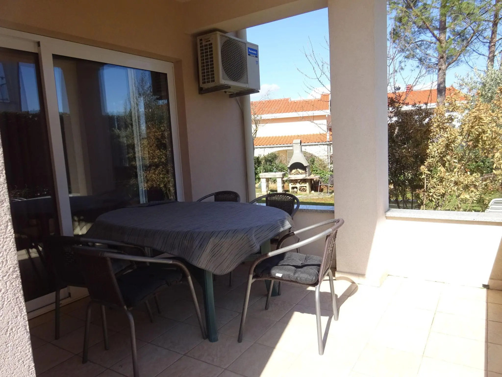 Large Apartment in Malinska near Sea