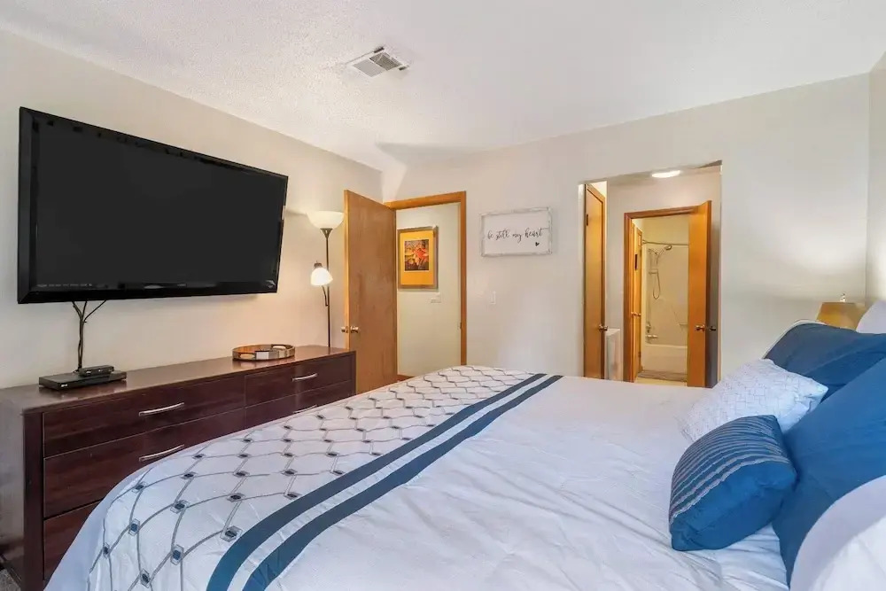 The Cozy Place - Pointe Royale Condo Perfect for Couples!