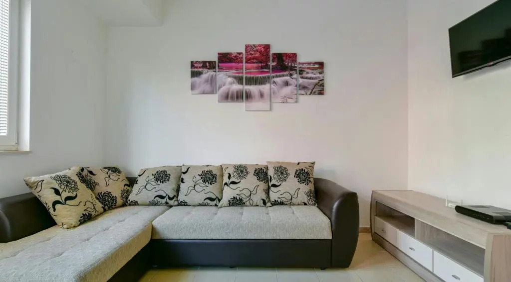 J&J Twins Apartments