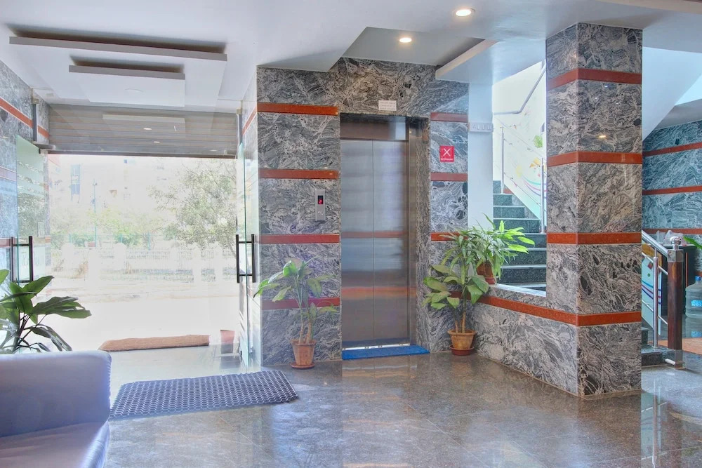 OYO 11724 Chitra Residency Premium